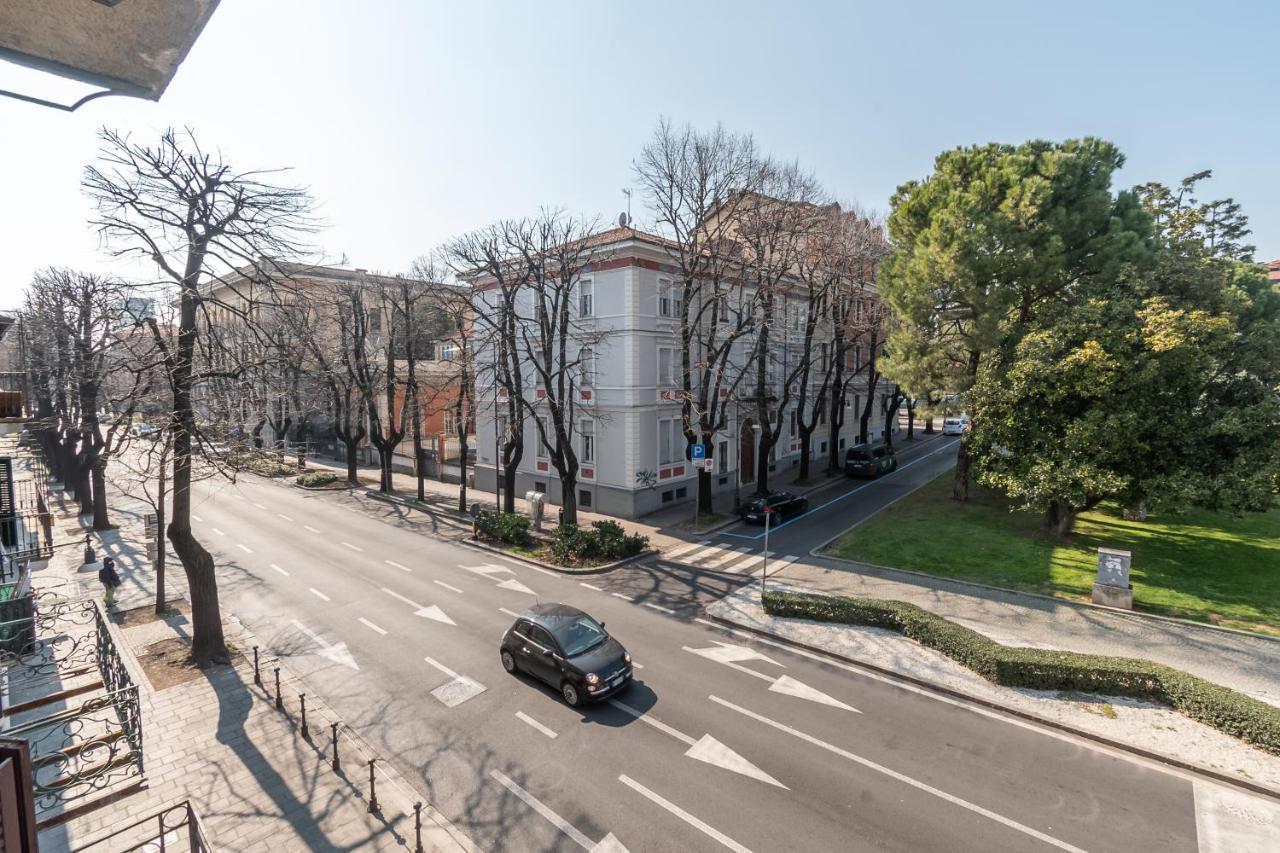 Appartamento Piazza Garibaldi - F&L Apartment เบรเชีย ภายนอก รูปภาพ